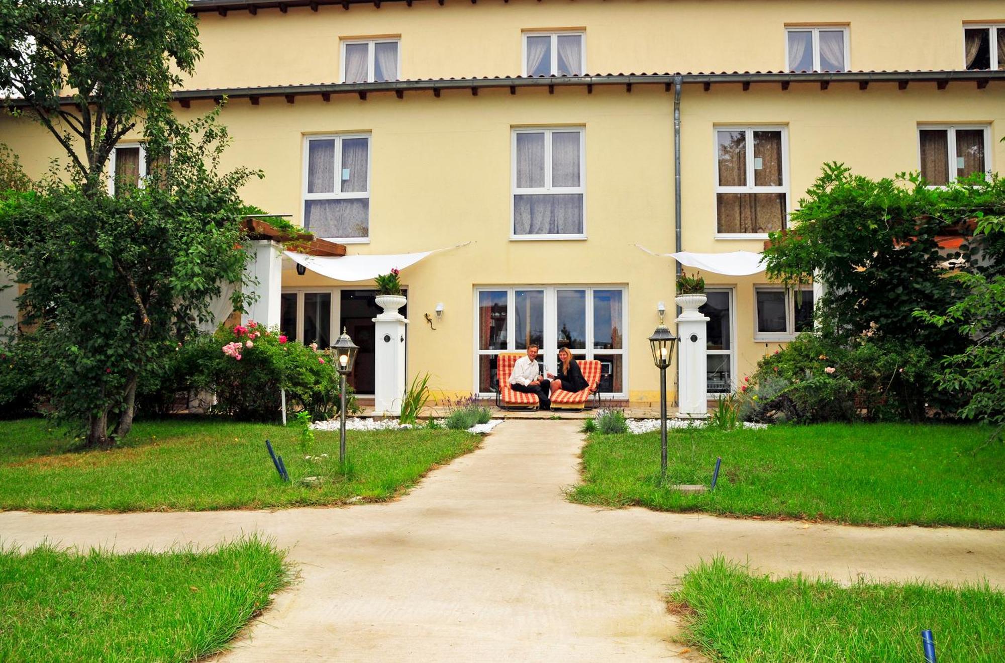 Mediterran Hotel Juwel Karlstein am Main Exterior photo